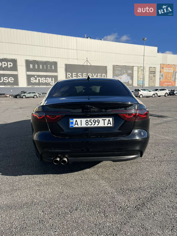 Седан Jaguar XF 2016 в Киеве