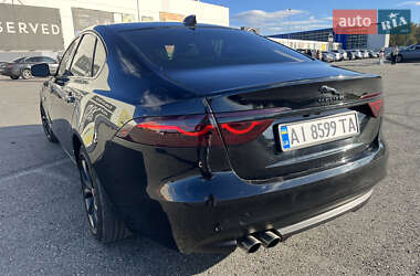 Седан Jaguar XF 2016 в 