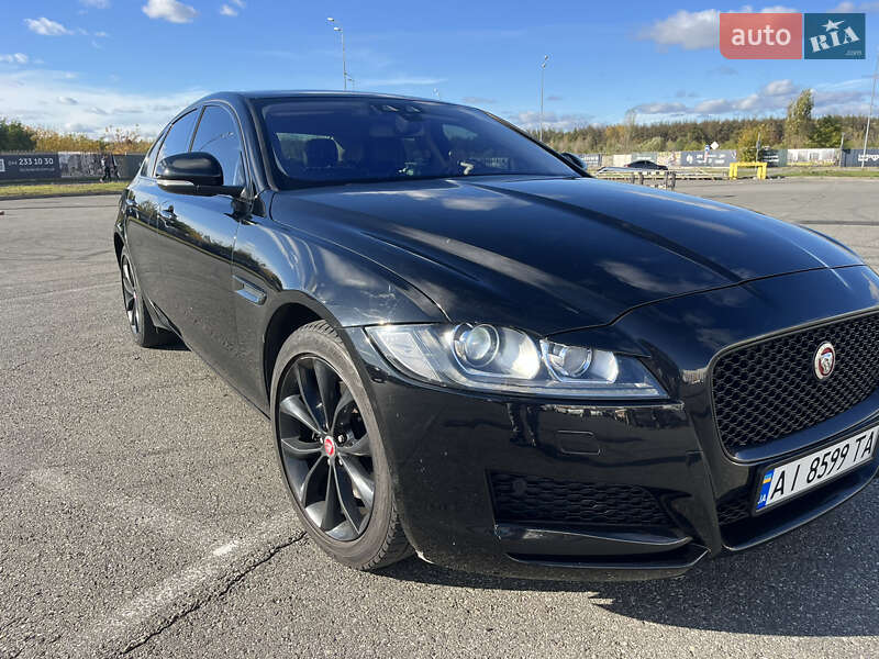 Седан Jaguar XF 2016 в Киеве