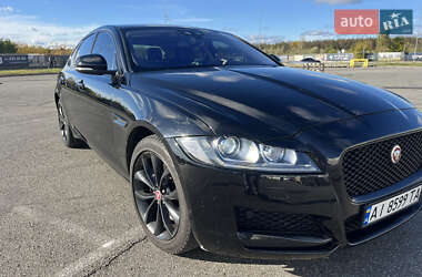 Седан Jaguar XF 2016 в 