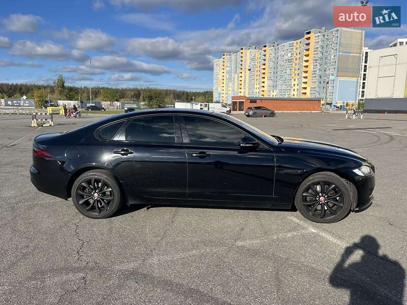 Седан Jaguar XF 2016 в Киеве