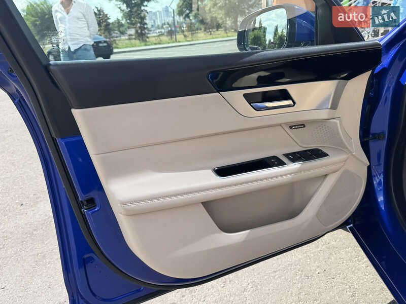 Седан Jaguar XF 2016 в Киеве фото 6 Седан Jaguar XF 2016 в Киеве