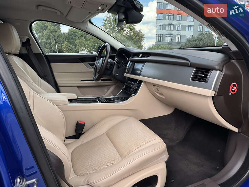 Седан Jaguar XF 2016 в Киеве фото 22 Седан Jaguar XF 2016 в Киеве