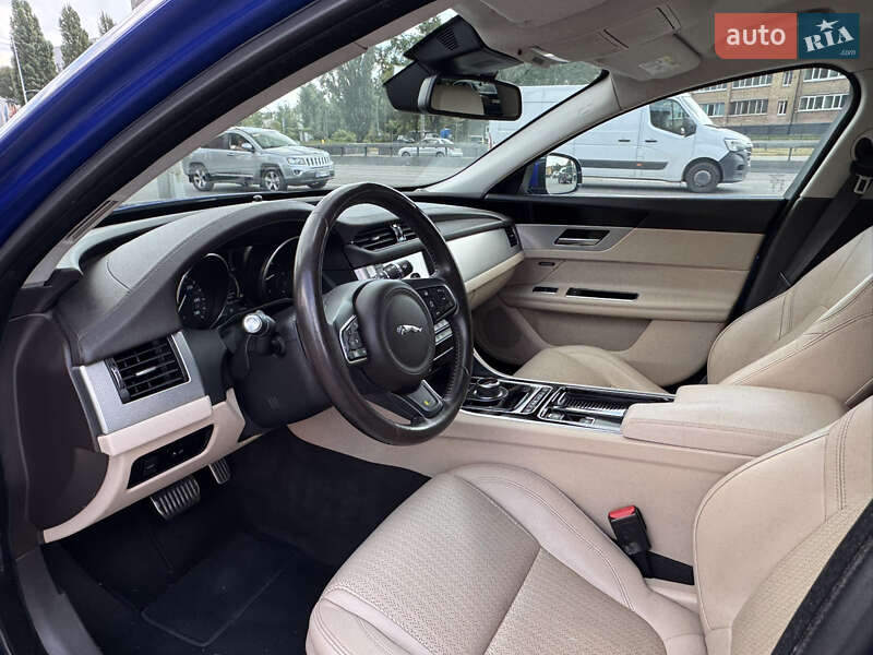 Седан Jaguar XF 2016 в Киеве фото 40 Седан Jaguar XF 2016 в Киеве