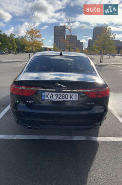 Седан Jaguar XF 2016 в 