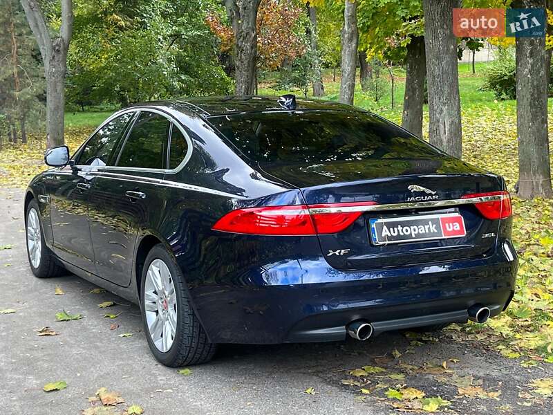 Седан Jaguar XF 2016 в Киеве