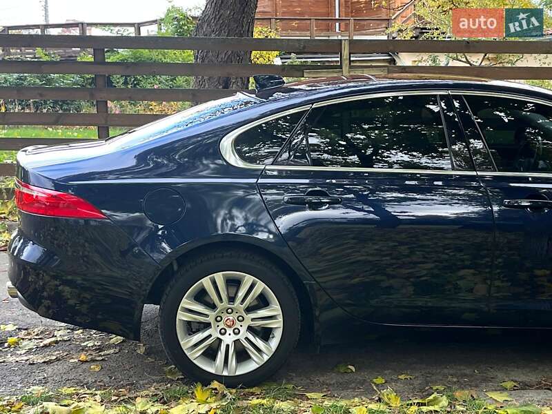 Седан Jaguar XF 2016 в Киеве