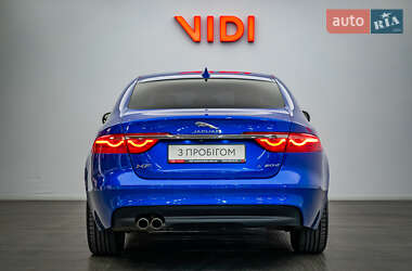 Седан Jaguar XF 2016 в 