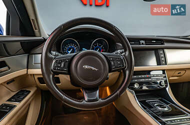 Седан Jaguar XF 2016 в 