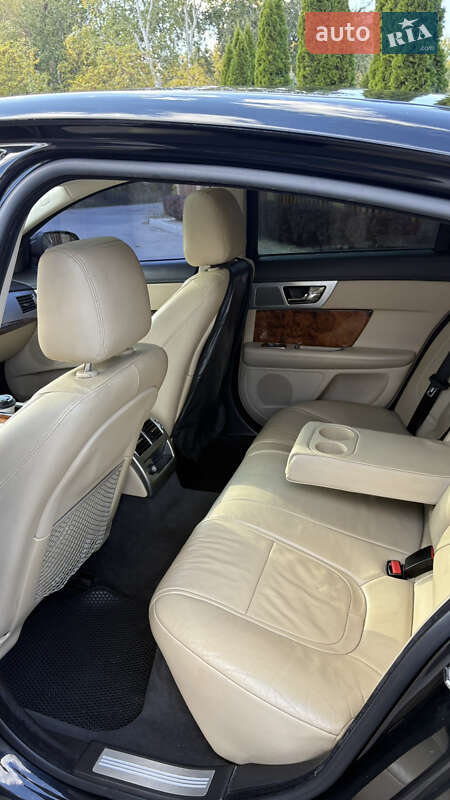 Седан Jaguar XF 2014 в Днепре