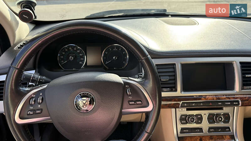 Седан Jaguar XF 2014 в Днепре
