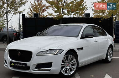 Седан Jaguar XF 2016 в 
