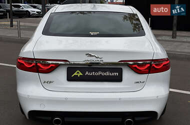 Седан Jaguar XF 2016 в 