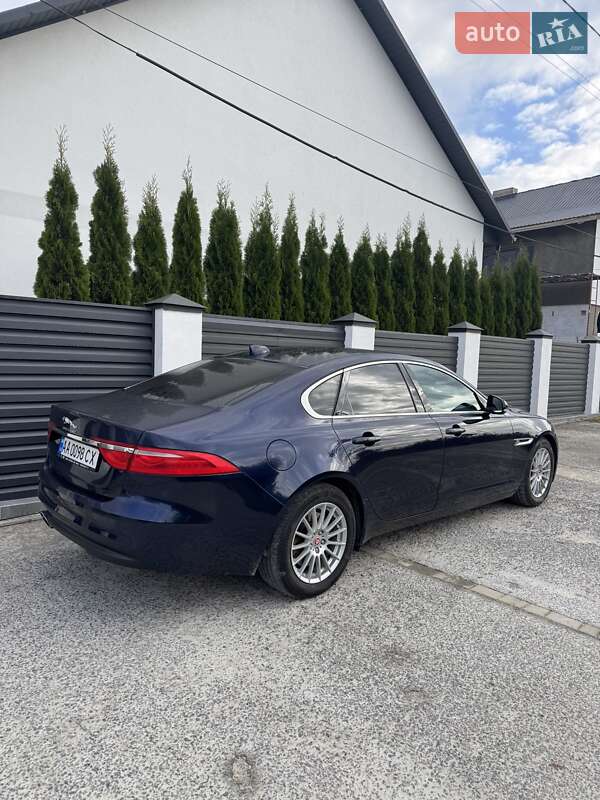 Седан Jaguar XF 2017 в Львове