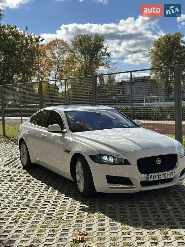 Седан Jaguar XF 2016 в Мукачево