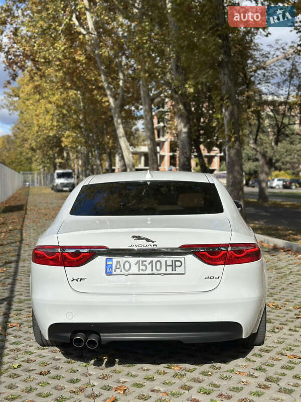 Седан Jaguar XF 2016 в Мукачево