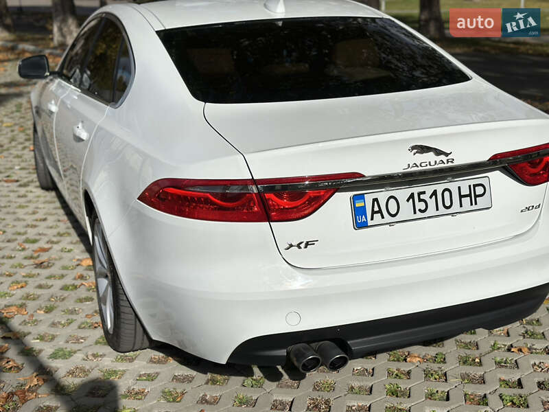 Седан Jaguar XF 2016 в Мукачево