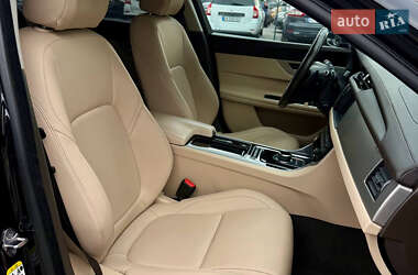 Седан Jaguar XF 2016 в  фото 39 Седан Jaguar XF 2016 в