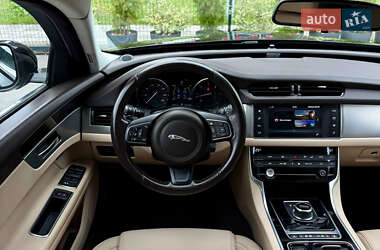 Седан Jaguar XF 2016 в  фото 46 Седан Jaguar XF 2016 в