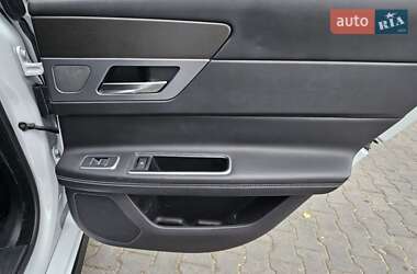 Седан Jaguar XF 2016 в  фото 69 Седан Jaguar XF 2016 в