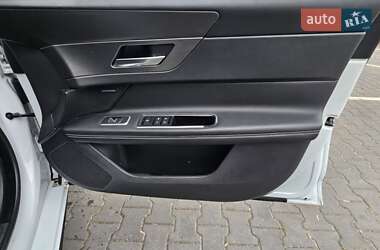Седан Jaguar XF 2016 в  фото 73 Седан Jaguar XF 2016 в