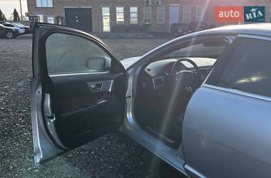 Седан Jaguar XF 2015 в  фото 19 Седан Jaguar XF 2015 в