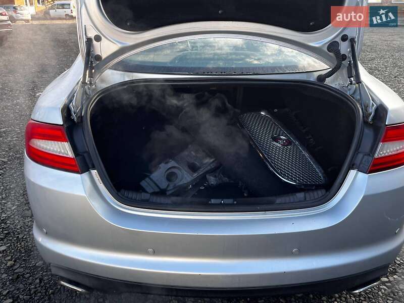 Седан Jaguar XF 2015 в Луцке