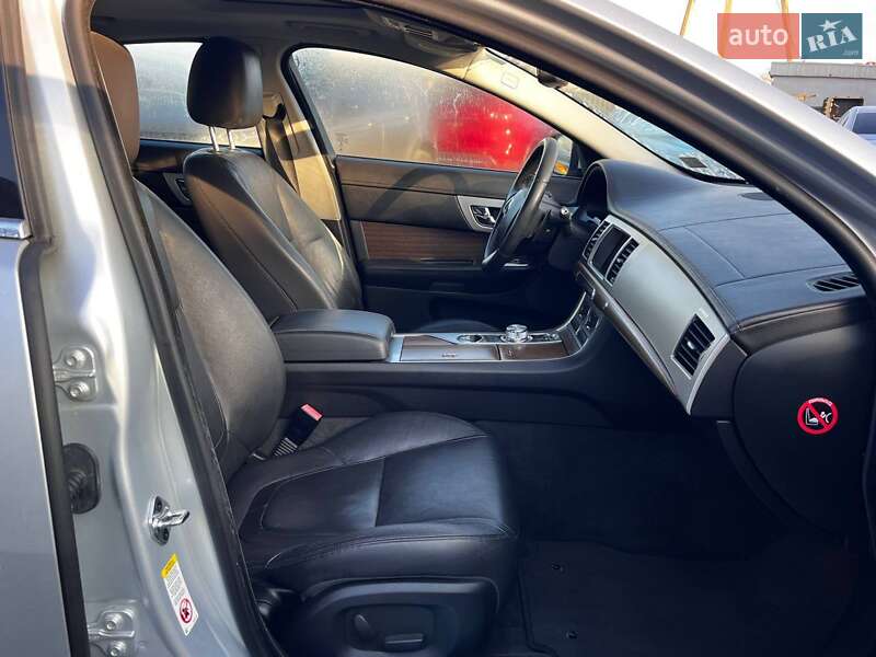 Седан Jaguar XF 2015 в Луцке