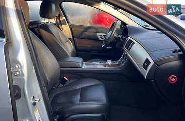 Седан Jaguar XF 2015 в  фото 28 Седан Jaguar XF 2015 в