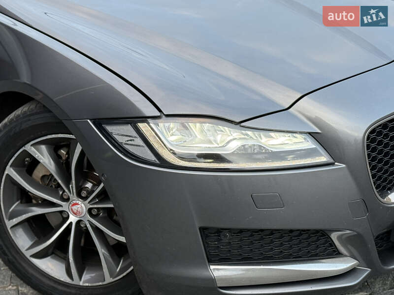 Седан Jaguar XF 2016 в Чернигове
