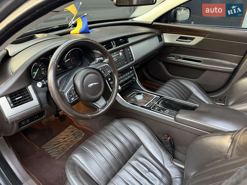 Седан Jaguar XF 2016 в Чернигове
