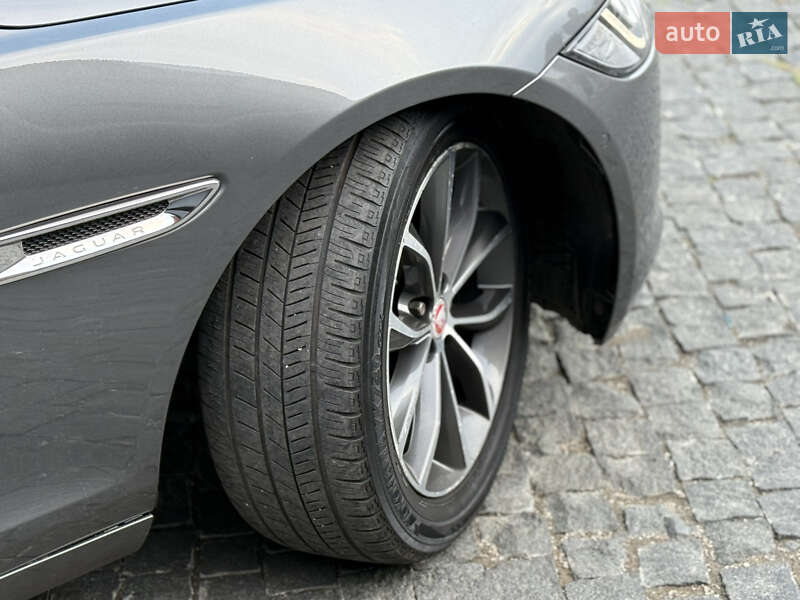Седан Jaguar XF 2016 в Чернигове