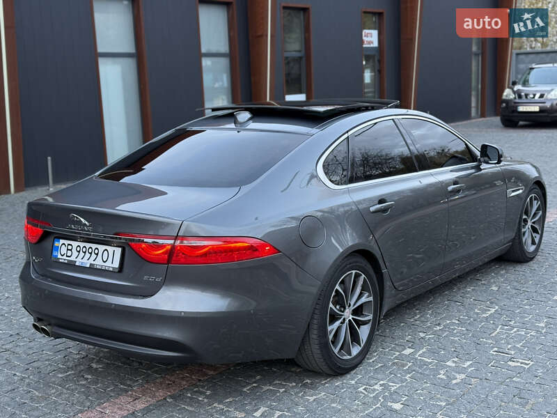 Седан Jaguar XF 2016 в Чернигове