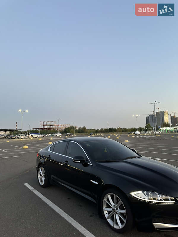 Седан Jaguar XF 2012 в Киеве