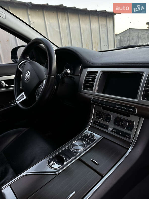 Седан Jaguar XF 2012 в Киеве