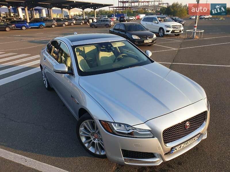 Седан Jaguar XF 2018 в Киеве