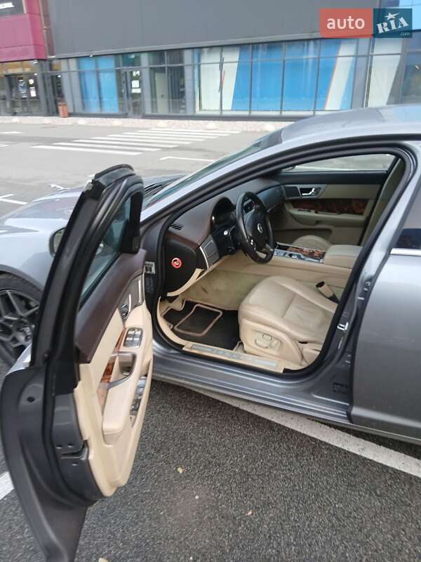 Седан Jaguar XF 2009 в Киеве фото 4 Седан Jaguar XF 2009 в Киеве
