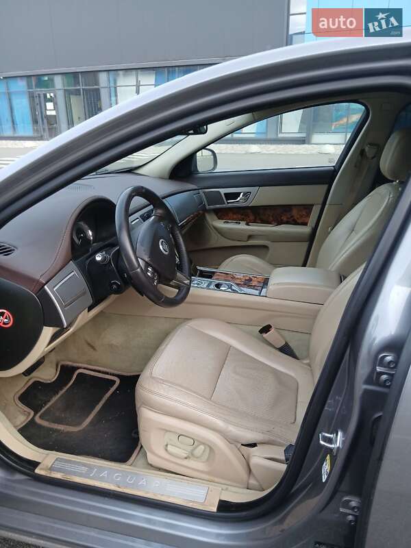Седан Jaguar XF 2009 в Киеве фото 13 Седан Jaguar XF 2009 в Киеве