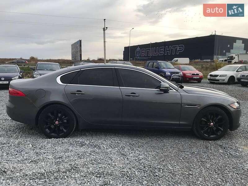 Седан Jaguar XF 2016 в Львове