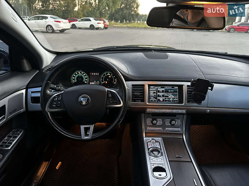 Седан Jaguar XF 2014 в Києві