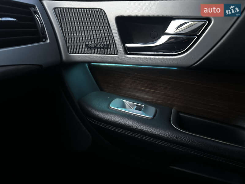 Седан Jaguar XF 2014 в Києві