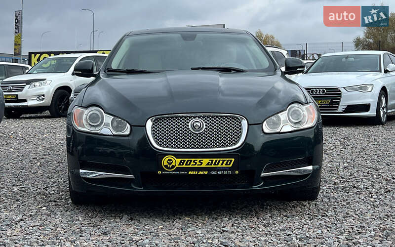 Седан Jaguar XF 2010 в Львове