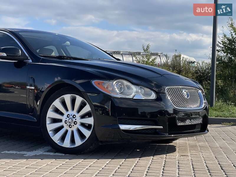 Седан Jaguar XF 2009 в Львове