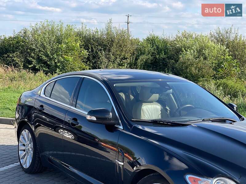 Седан Jaguar XF 2009 в Львове