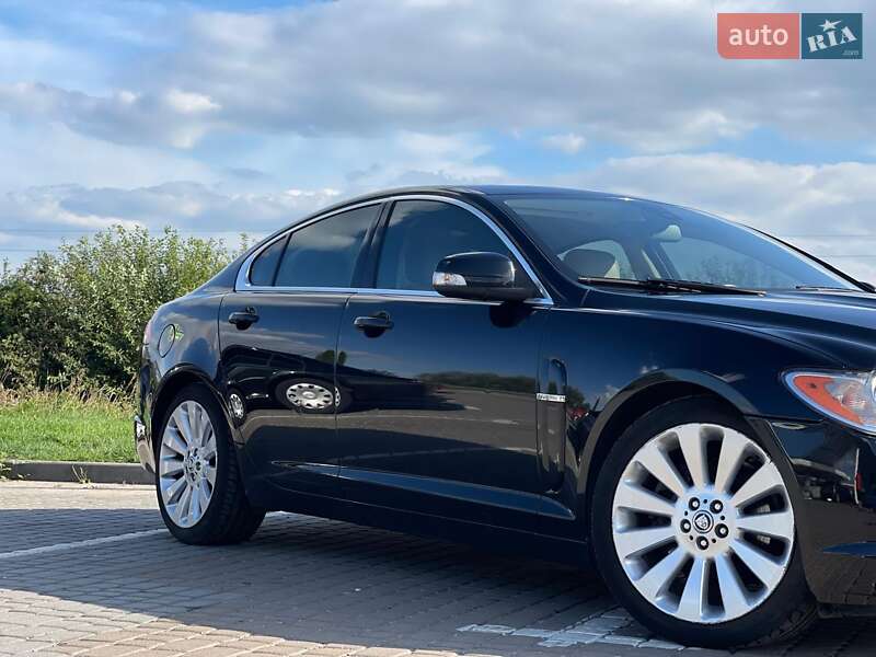 Седан Jaguar XF 2009 в Львове