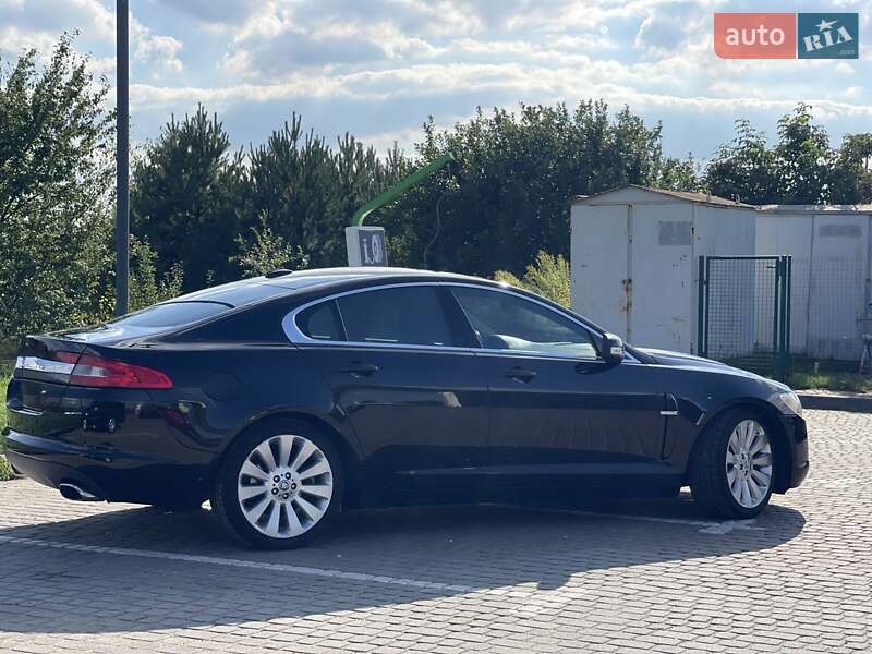 Седан Jaguar XF 2009 в Львове