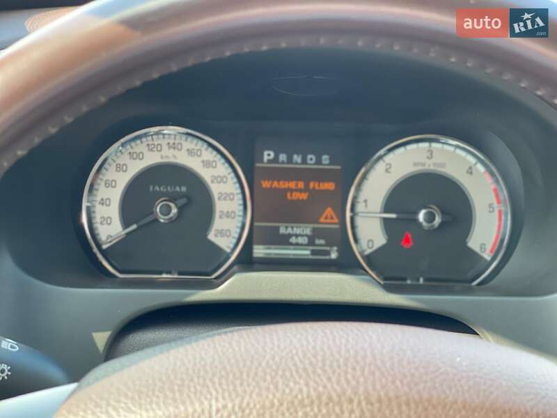 Седан Jaguar XF 2009 в Львове