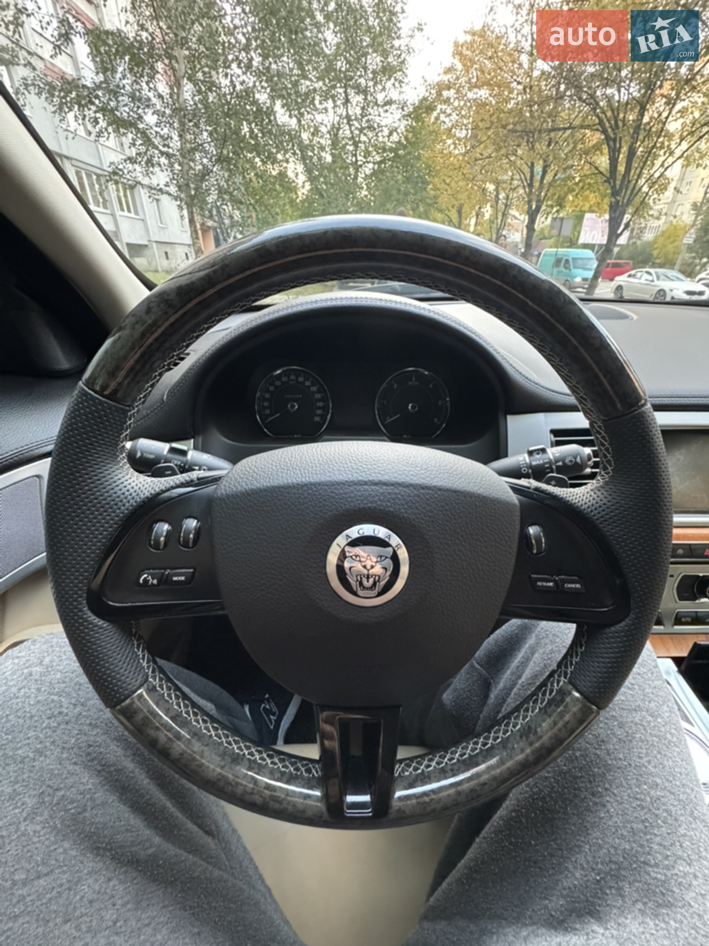 2012 Jaguar XF - мініатюра 10