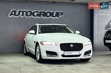 Седан Jaguar XF 2016 в Одесі