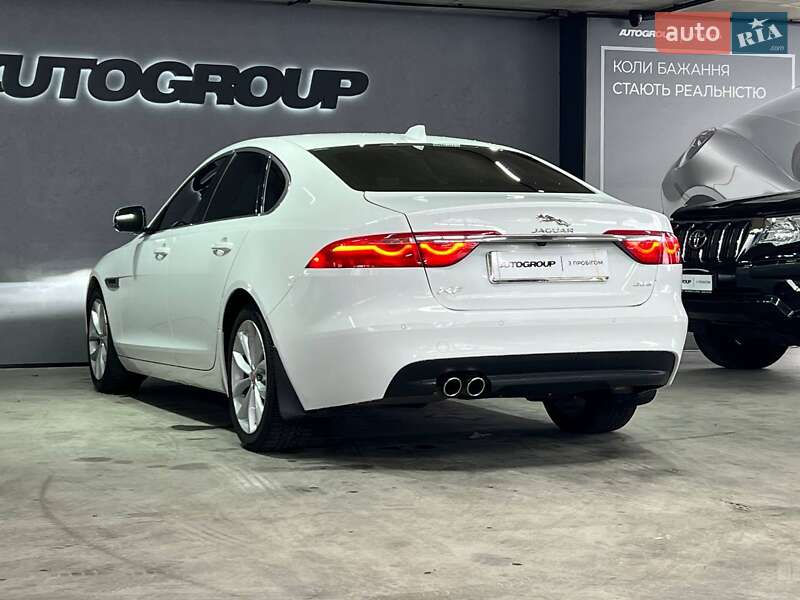 Седан Jaguar XF 2016 в Одесі